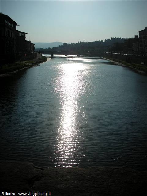 veduta dell'arno da ponte vecchio