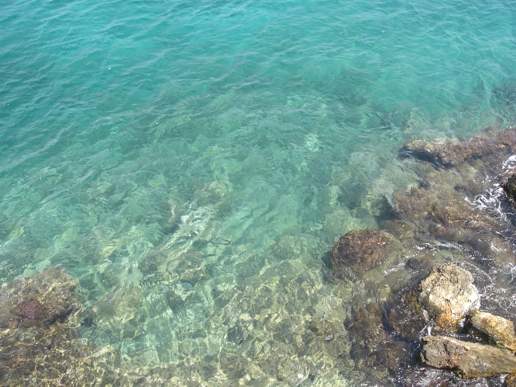 che dire..l'immagine è chiarissima!! come questo mare