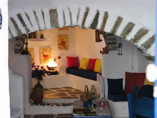 Lefkes House