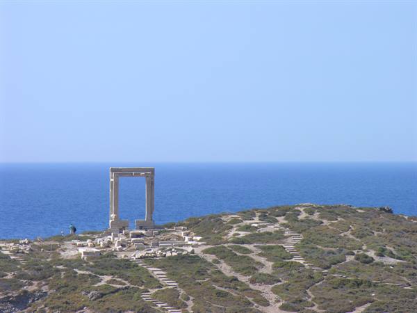 Vista sulla porta di Naxos