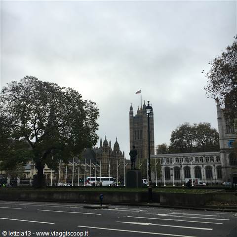 Parliamenti Square