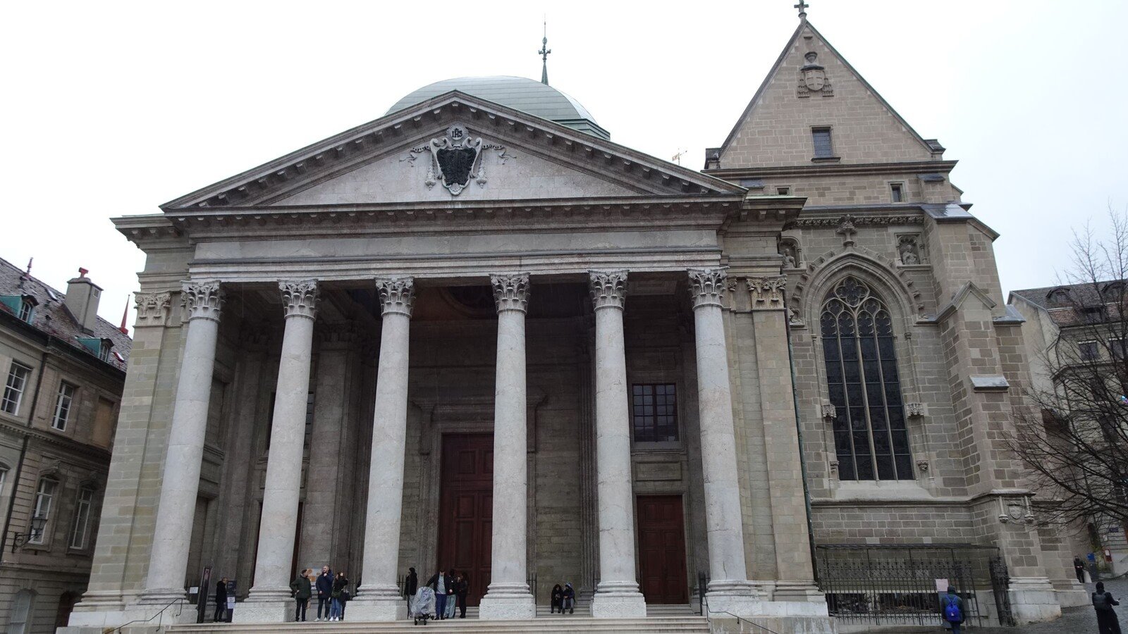 Sulla scalinata della Cattedrale di San Pietro a Ginevra, emozione pura.