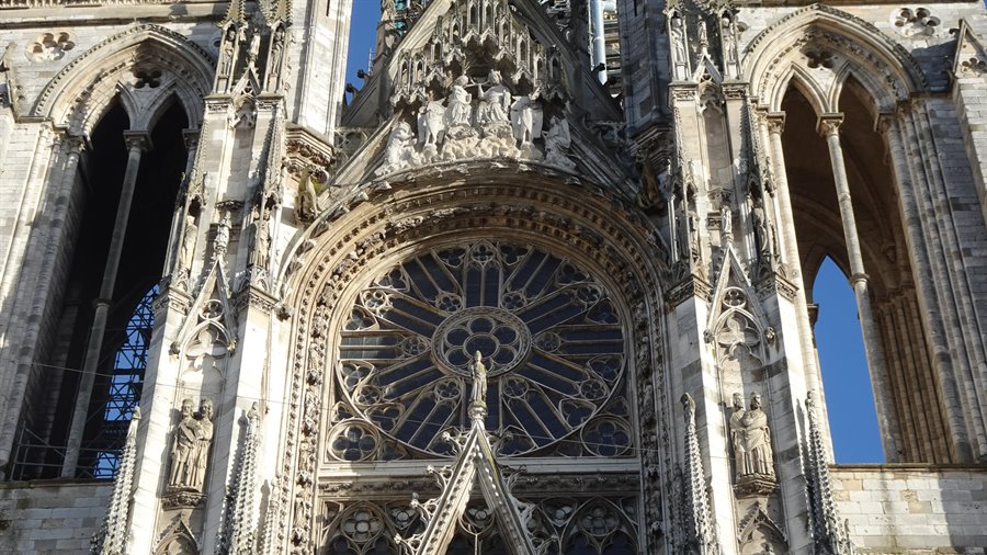 Il rosone di Rouen ci ha colto il cuore, oggi.