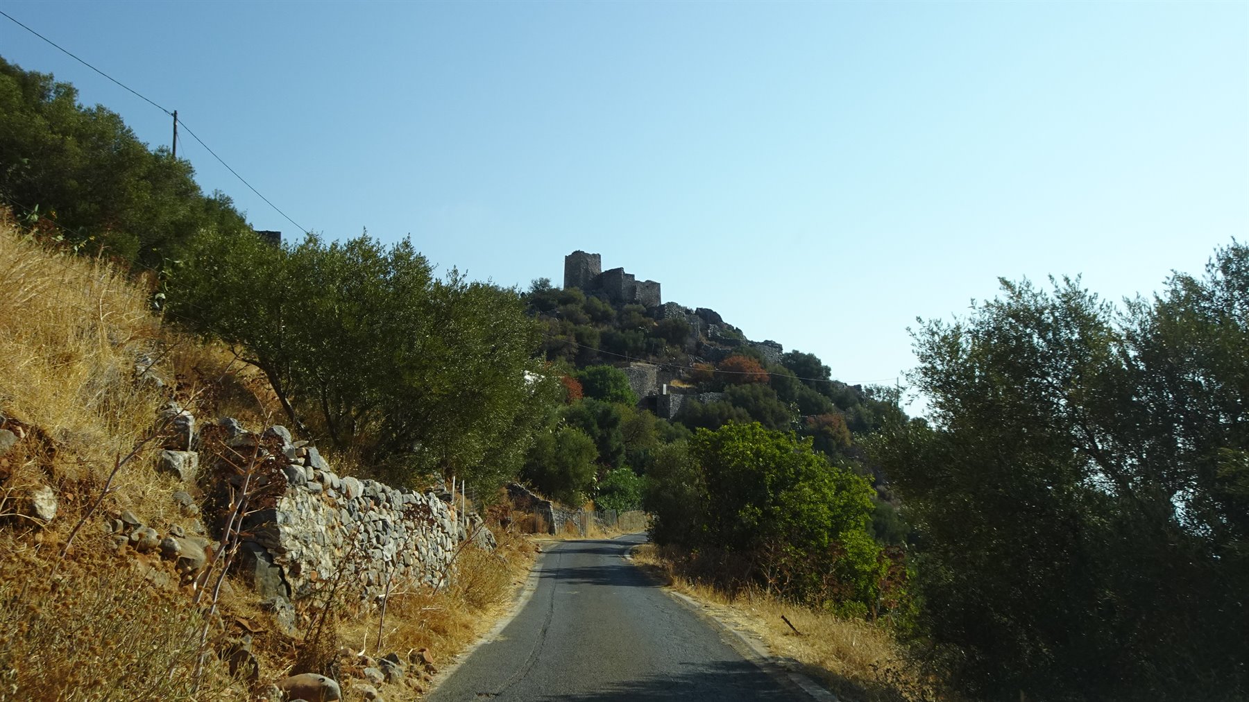 La strada che sale verso il borgo antico, un sogno che finalmente si realizza.