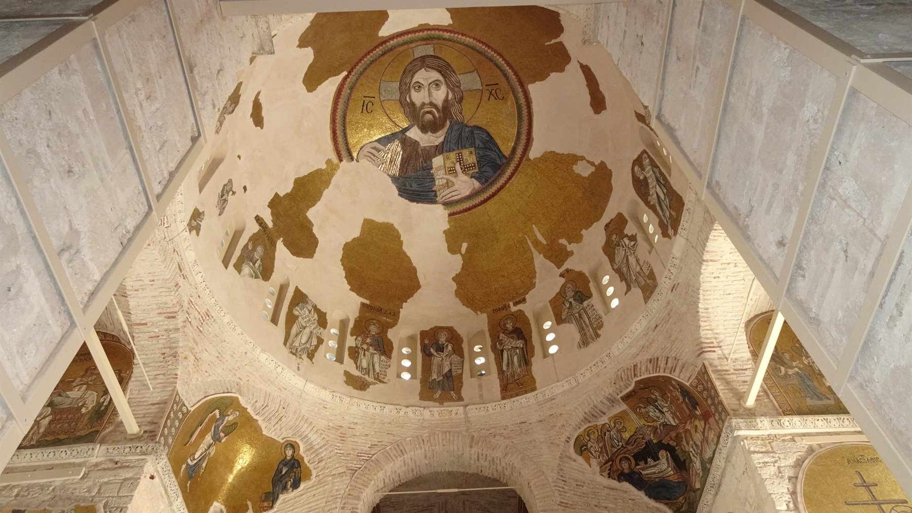 Alzati gli occhi: il Cristo nel cupola mi ha lasciato senza fiato.