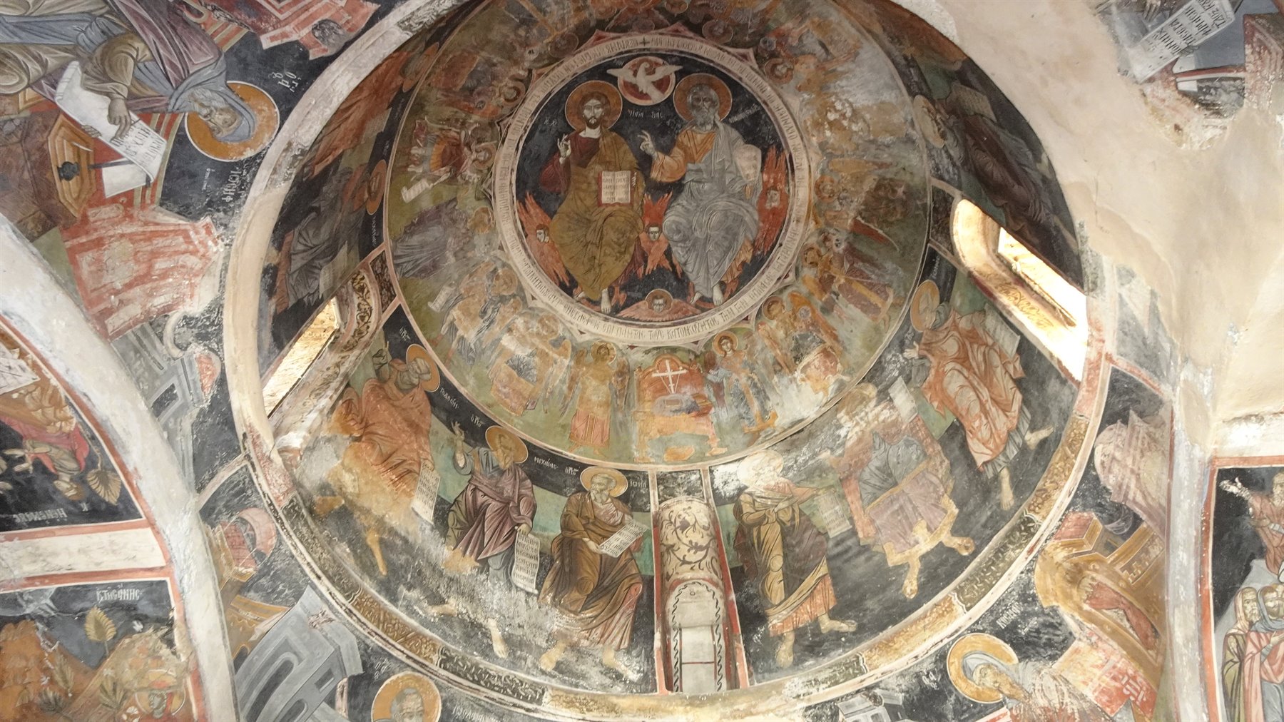 Sotto la cupola affrescata, il tempo si è fermato: meraviglia antica.