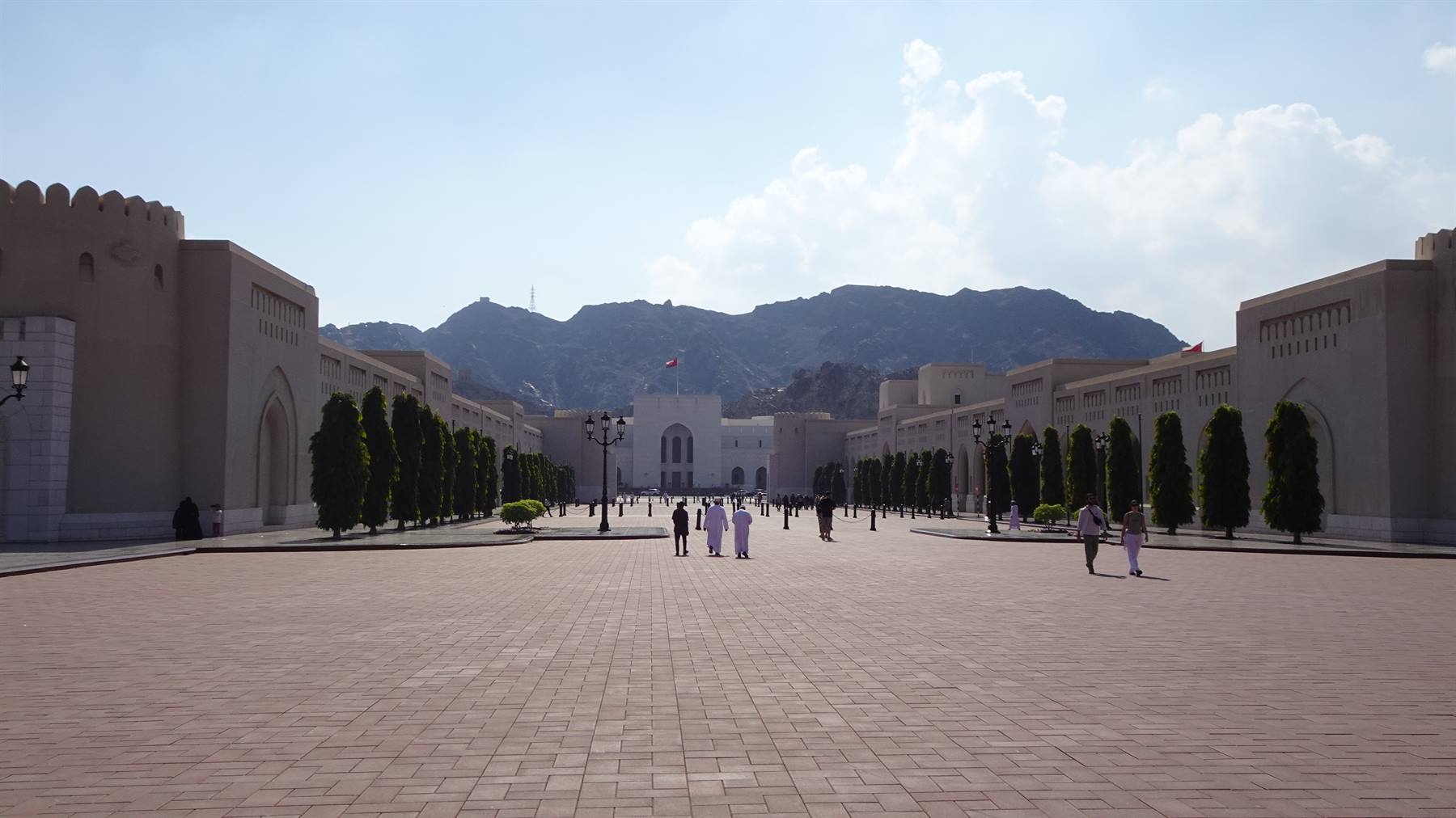 Passeggiando verso il palazzo, il cuore d'Oman mi ha conquistato.