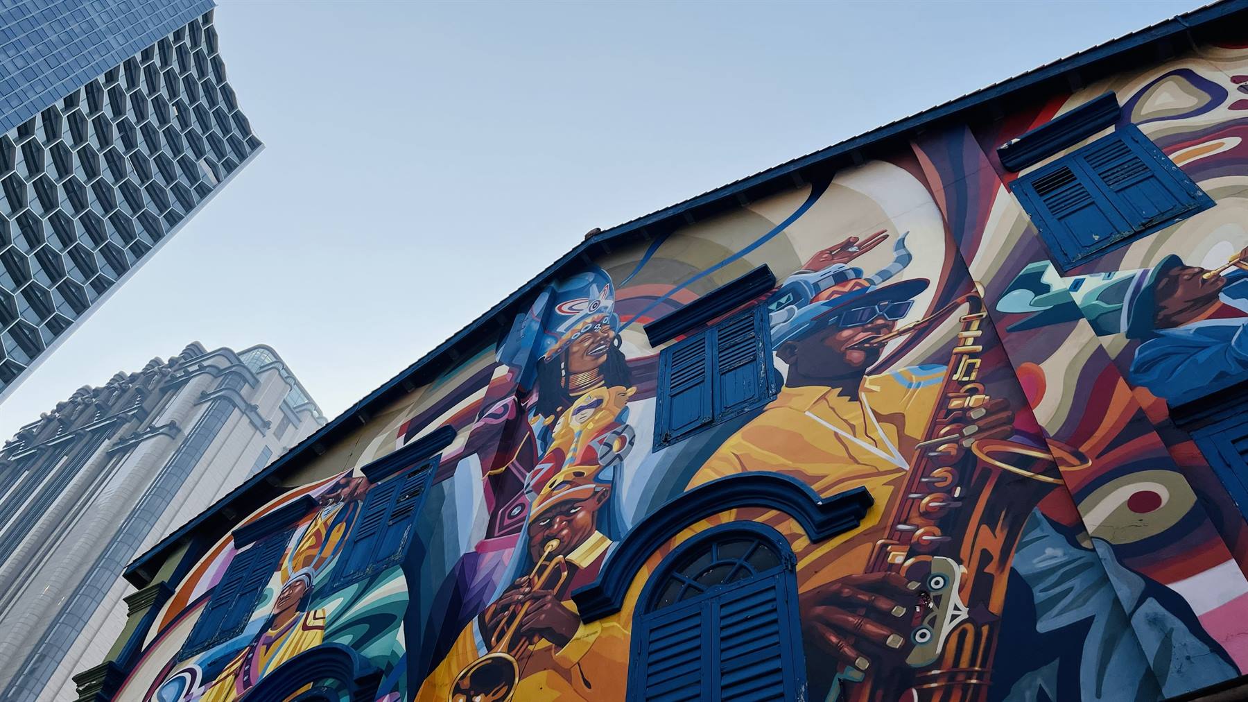 Musica dipinta sulle pareti, la città che suona a colori.