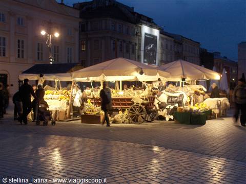 il mercatino di Pasqua aperto anche la sera