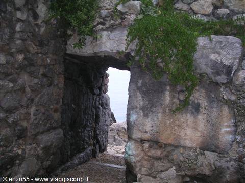 Cefalù - porta sulla scogliera