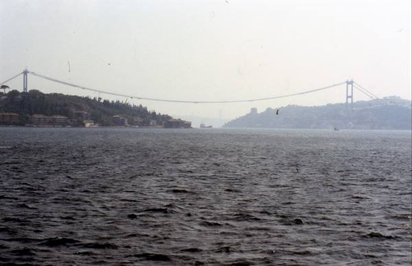 ISTAMBUL il nuovo ponte sul Bosforo, in costruzione.