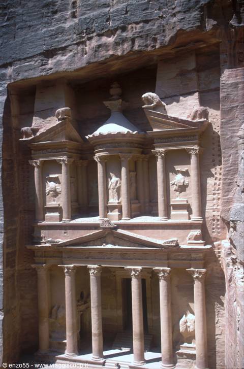 PETRA: UNA LEGGENDA SCOLPITA NELLA ROCCIA