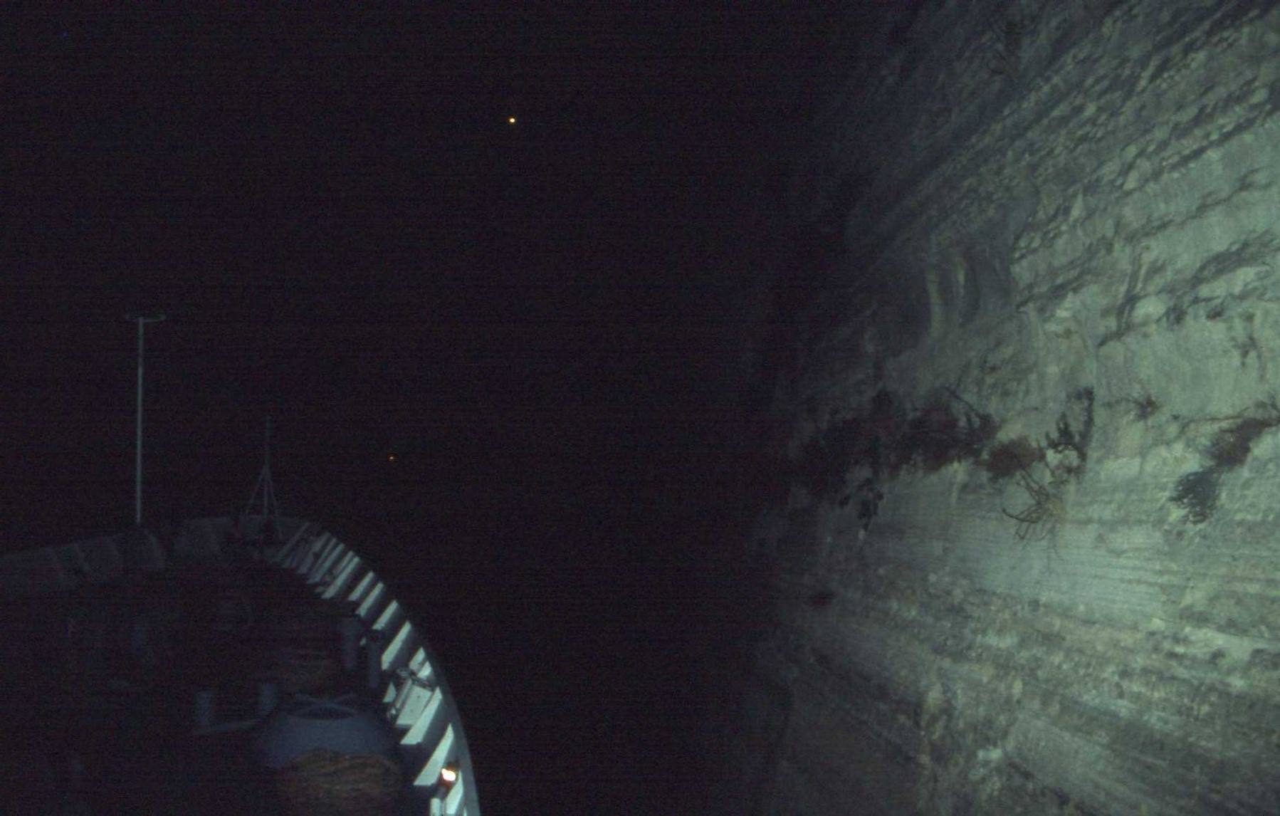 CANALE DI CORINTO ATTRAVERSATO DI NOTTE