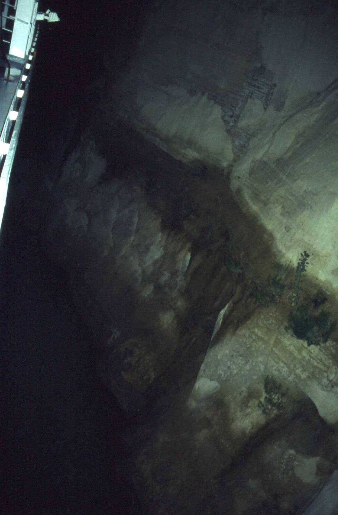 CANALE DI CORINTO ATTRAVERSATO DI NOTTE