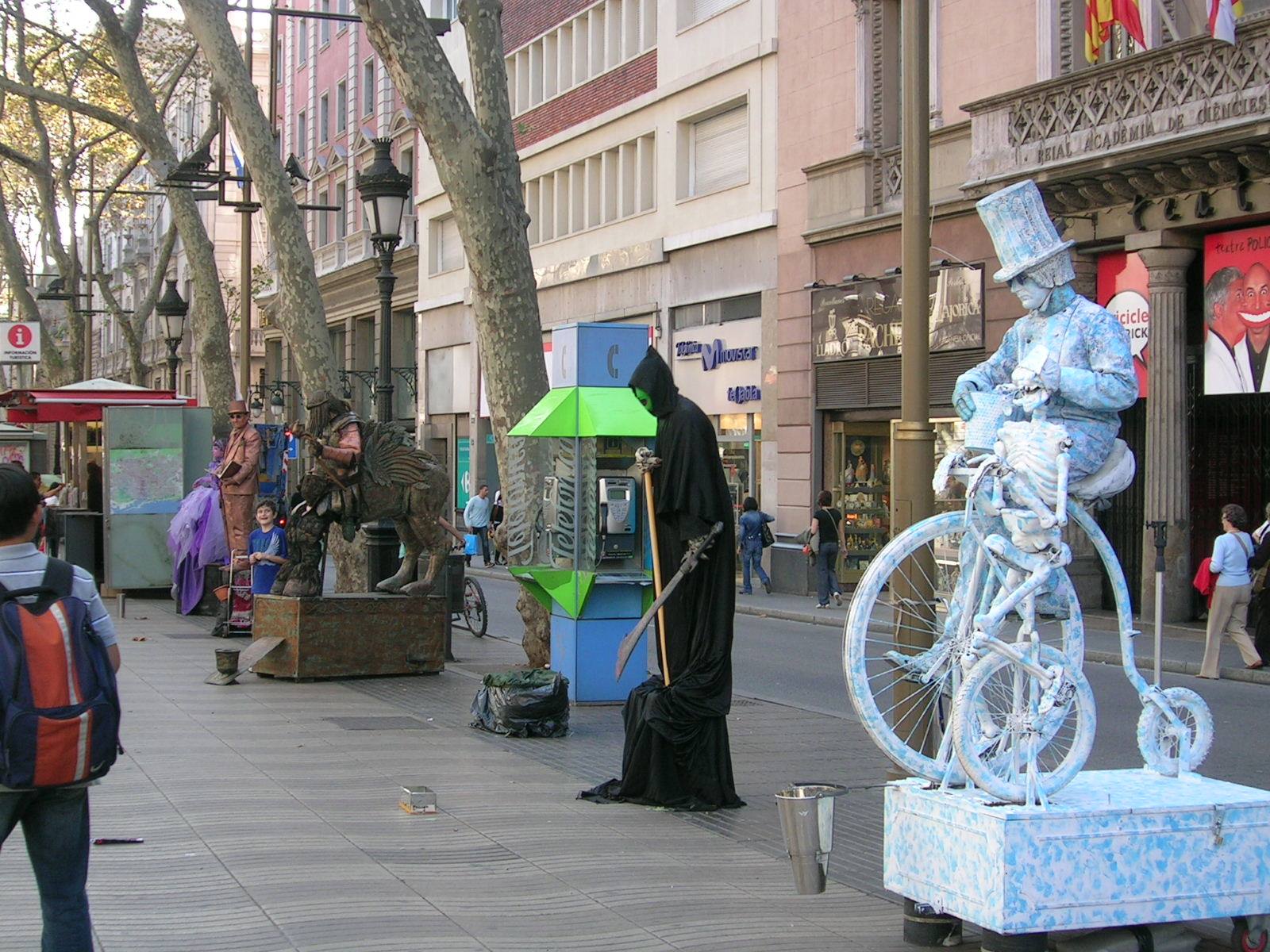 ARTISTI DI STRADA SULLA RAMBLA