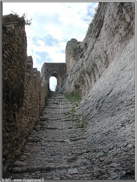 Saint Saturnin les Apt - Il sentiero che porta alla rocca