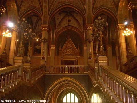 all'interno del parlamento