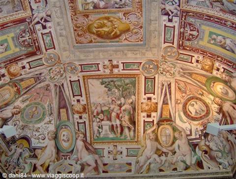 villa d'este affreschi all'interno