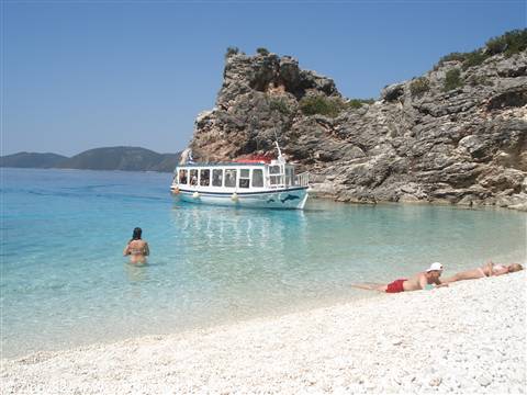La paradisiaca spiaggia di Aghiofili