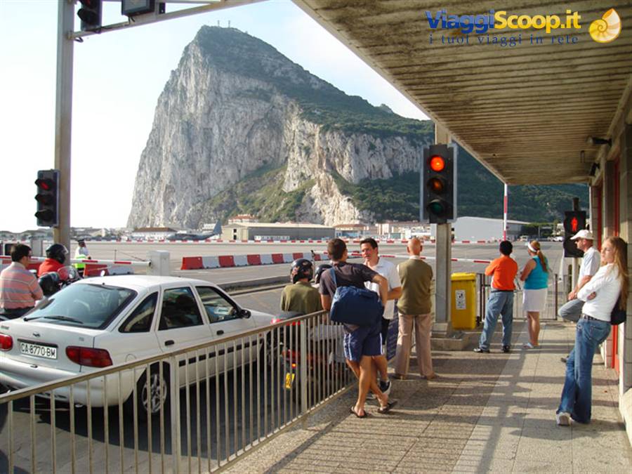 passaggio a livello per passaggio aereo