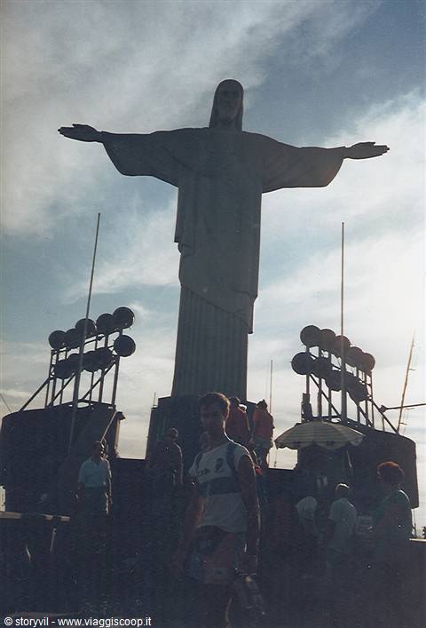 al grande cristo il corcovado a Rio.