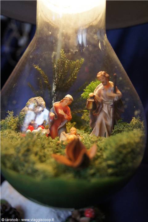Presepe in una lampada
