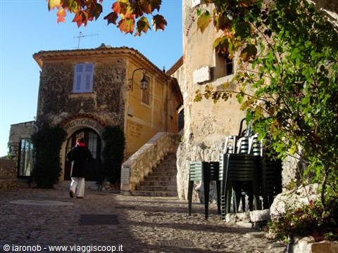 Eze piazzetta