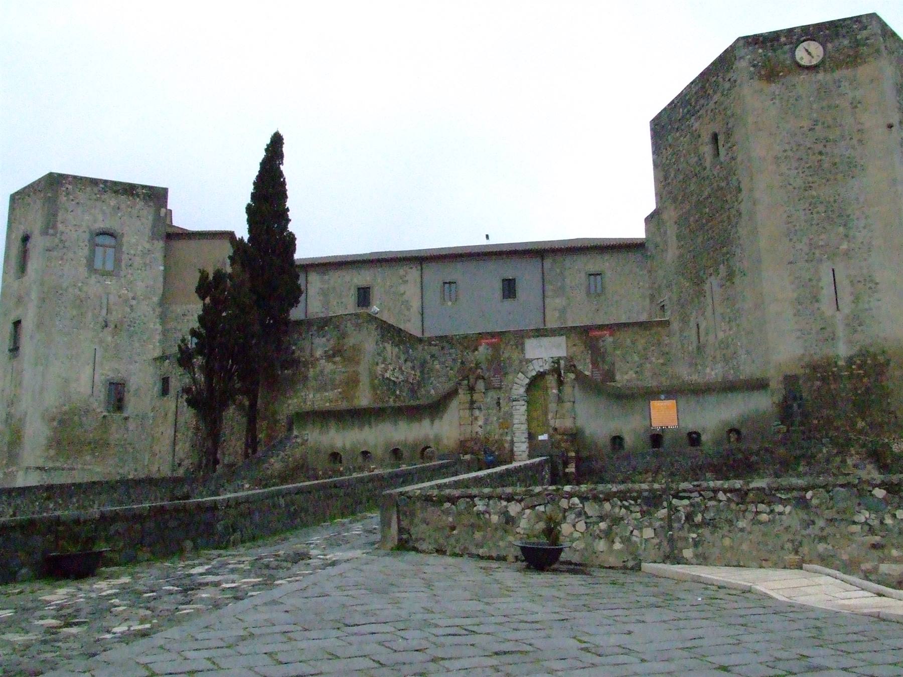 MELFI - Castello Normanno