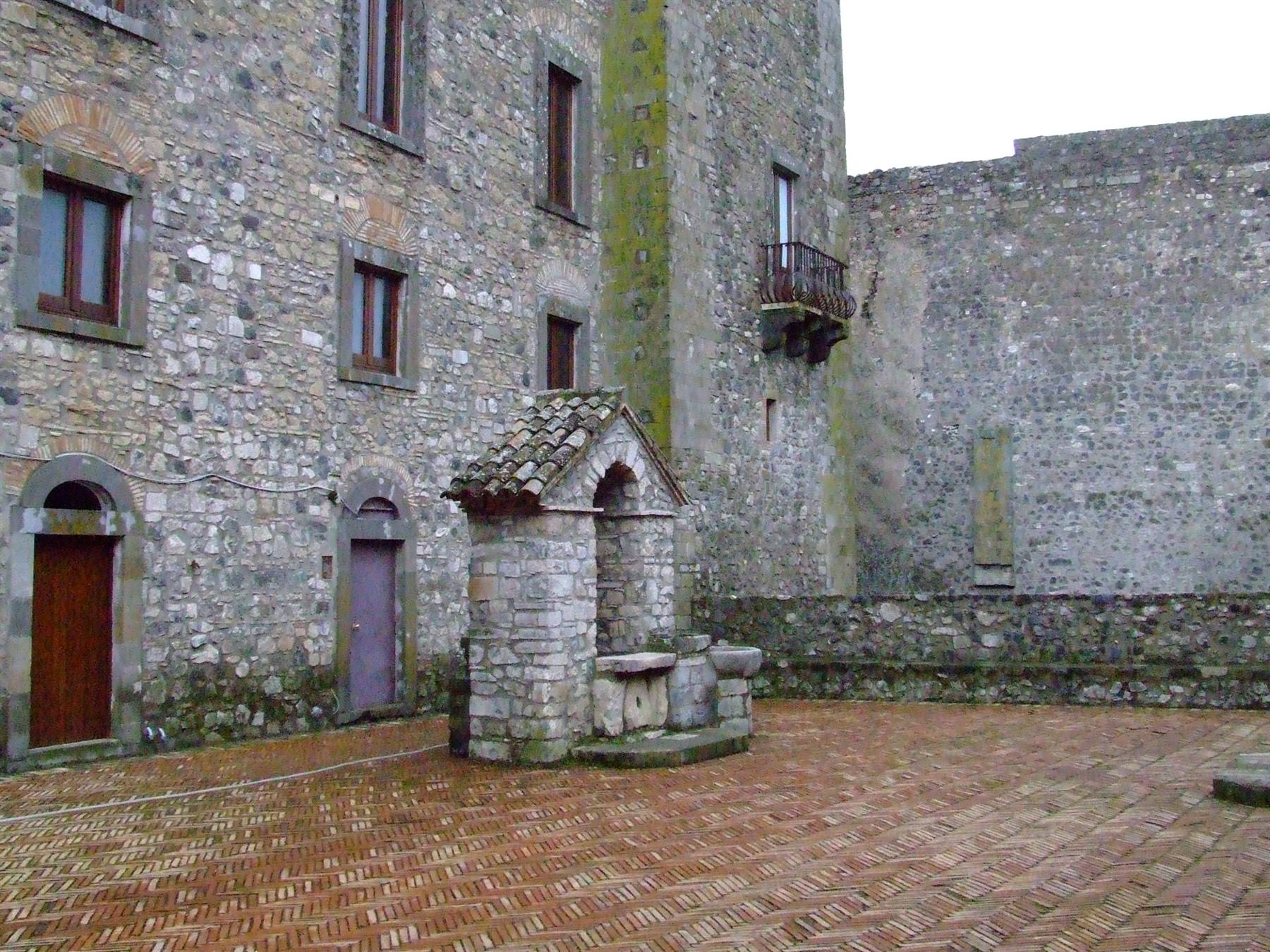 MELFI - Castello Normanno : particolare