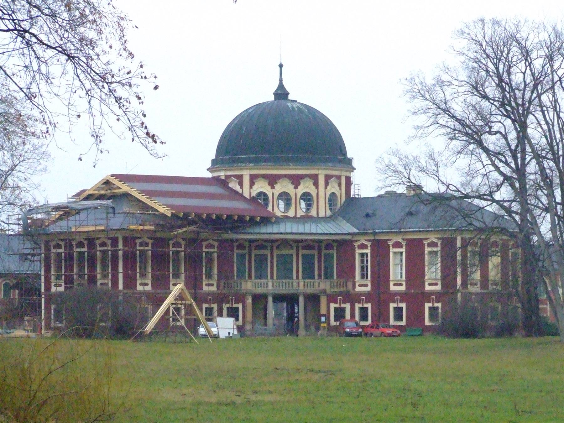 VELTRUSY - Palazzo reale