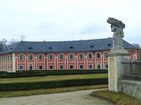 VELTRUSY - Palazzo reale
