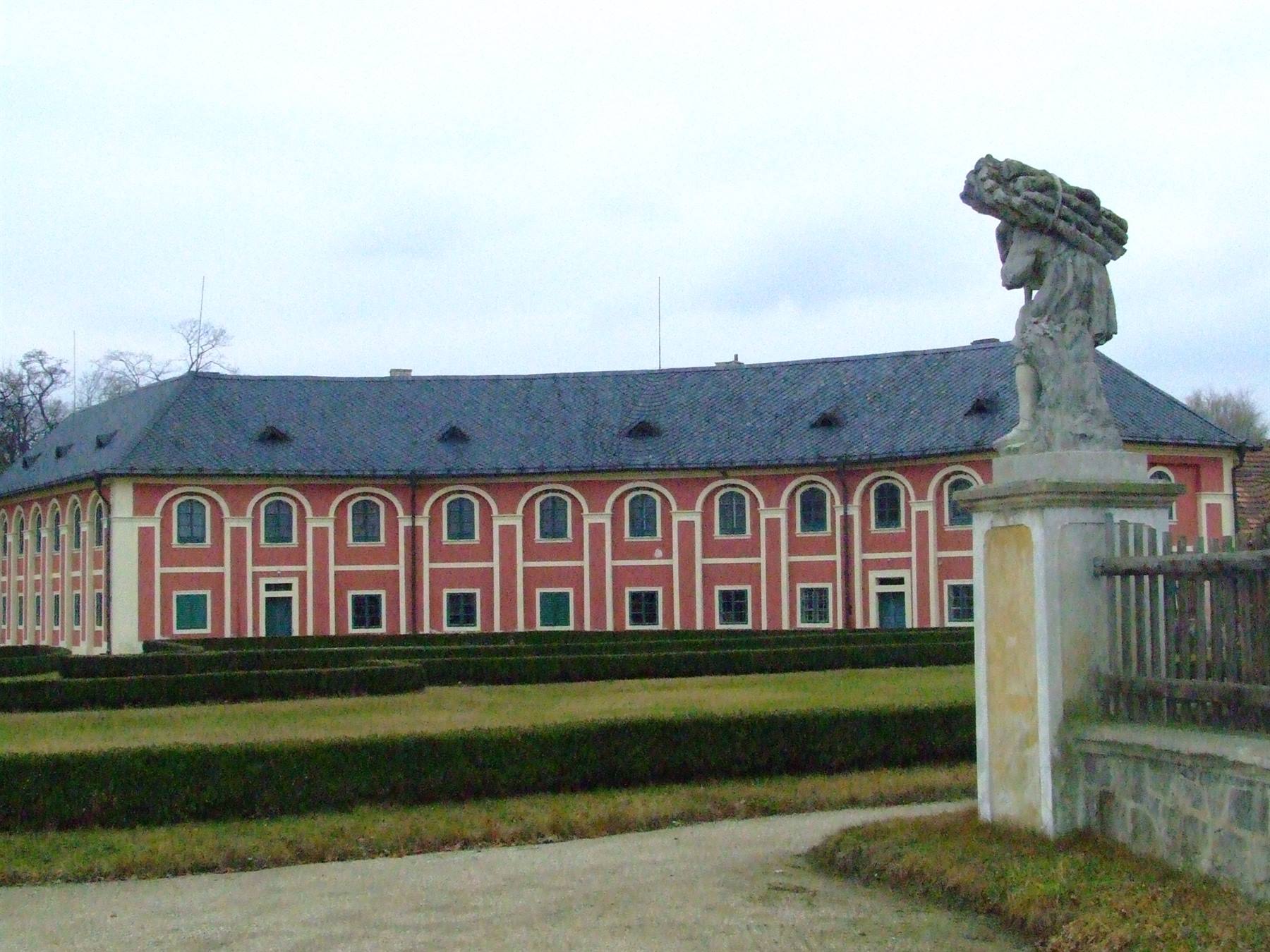 VELTRUSY - Palazzo reale