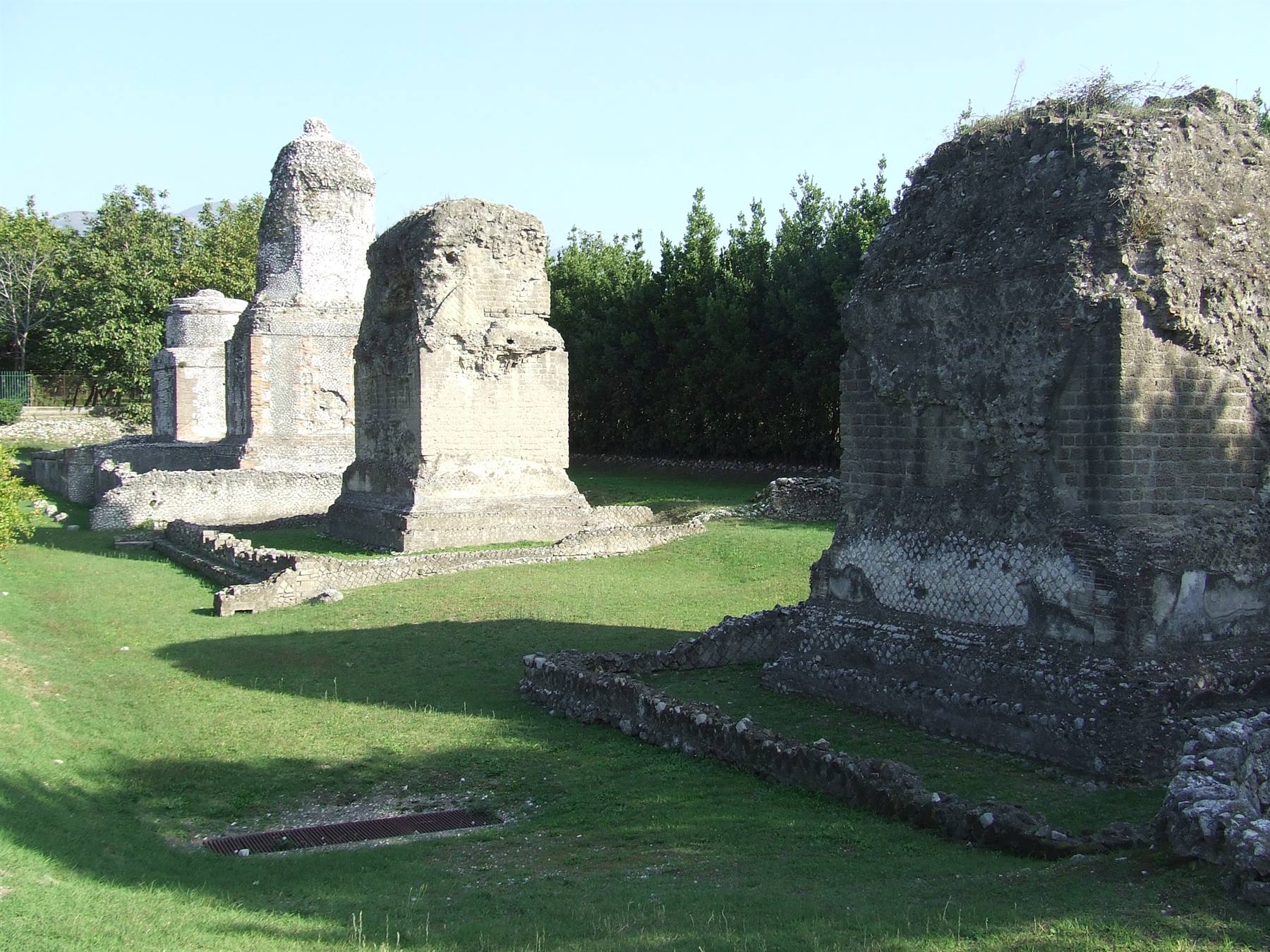AVELLA - Tombe Romane