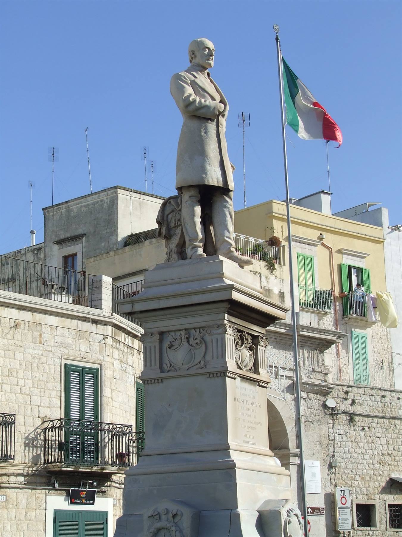MOLFETTA - Monumento a Mazzini