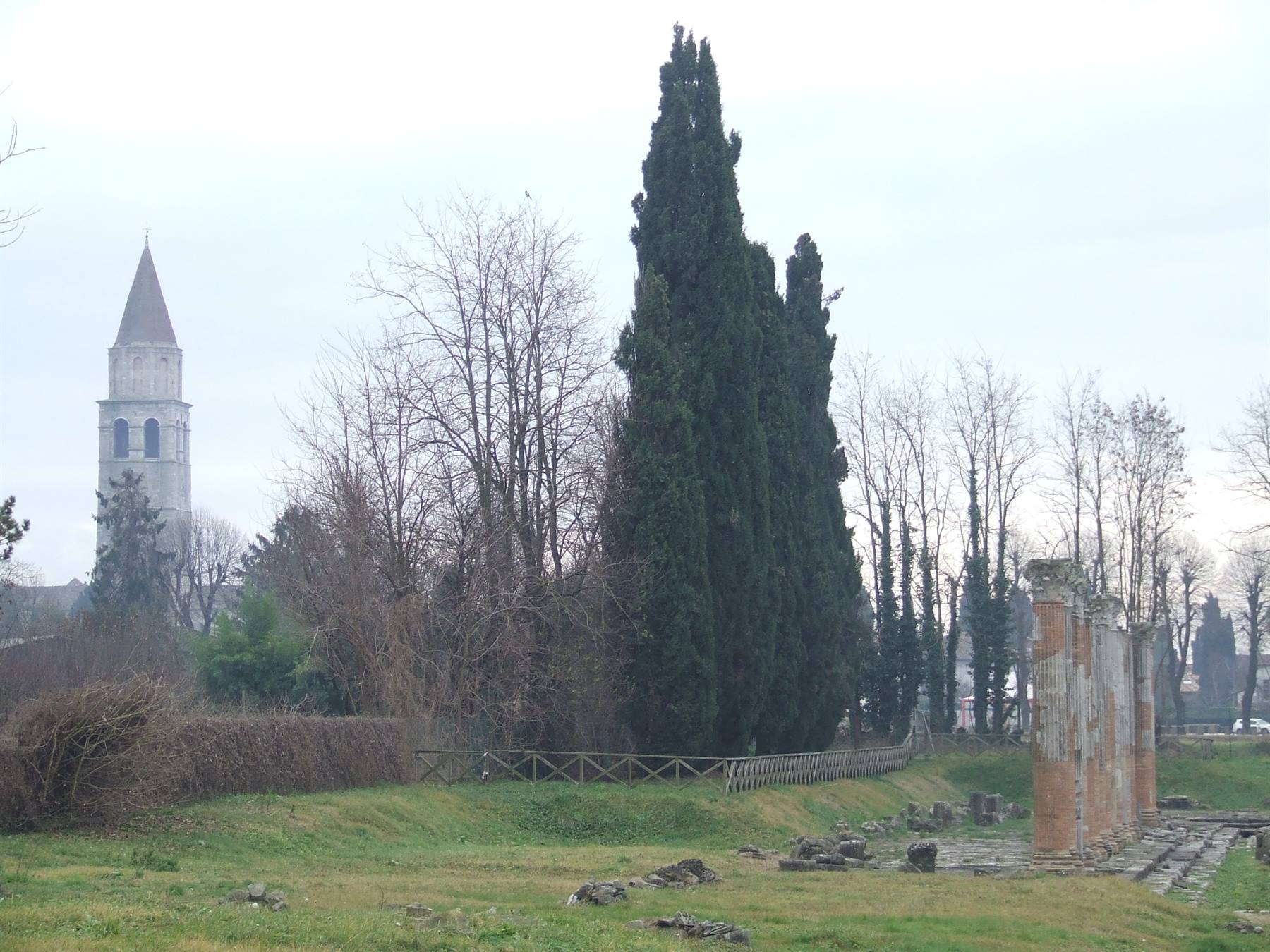 AQUILEIA - Il Foro e,sullo sfondo,il campanile della Basilica