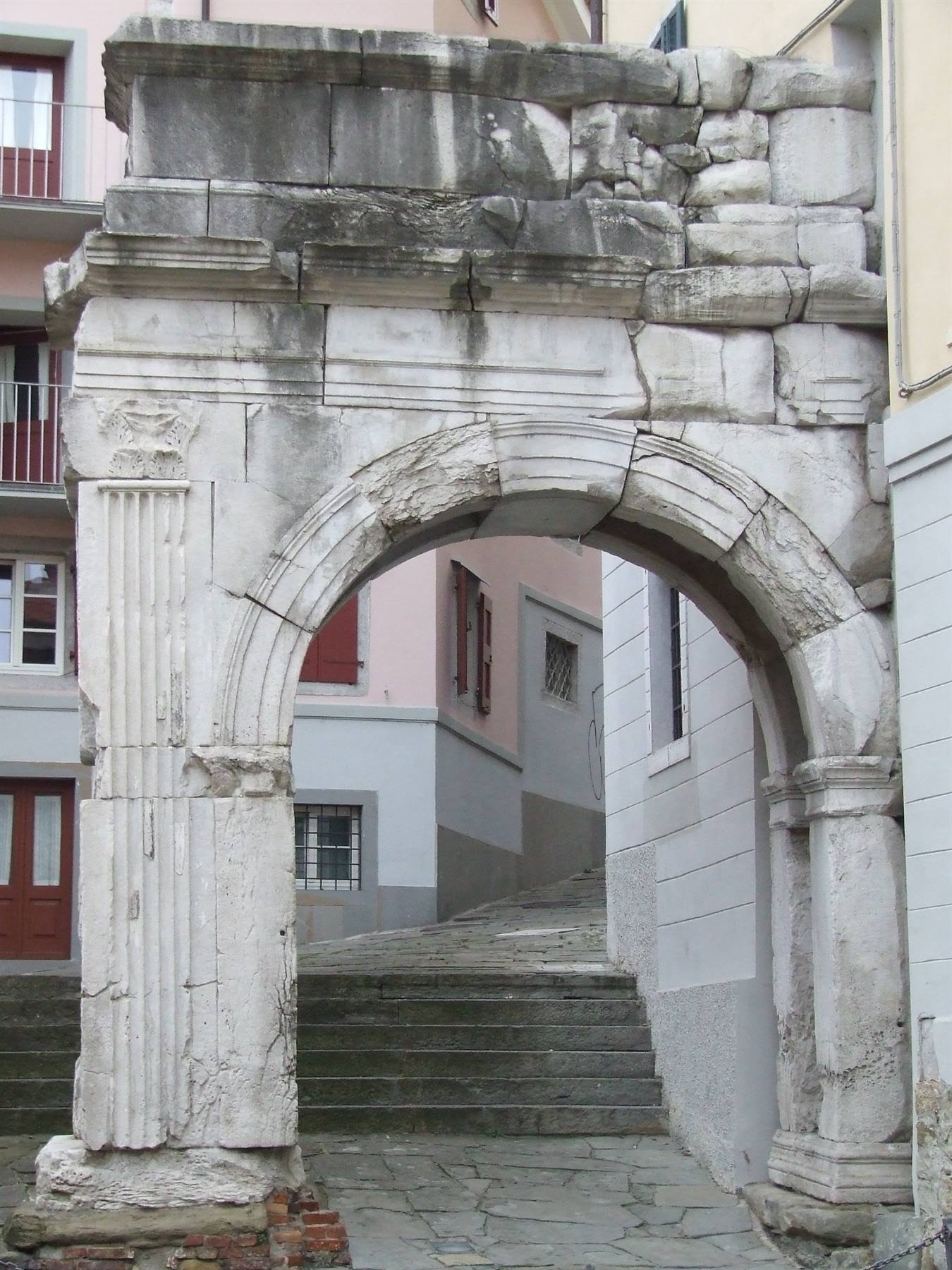 TRIESTE - Arco di Riccardo