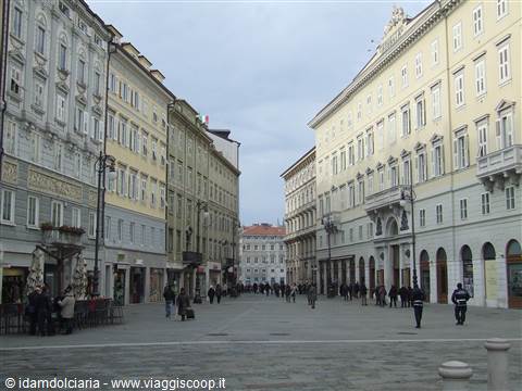 TRIESTE - Via del centro