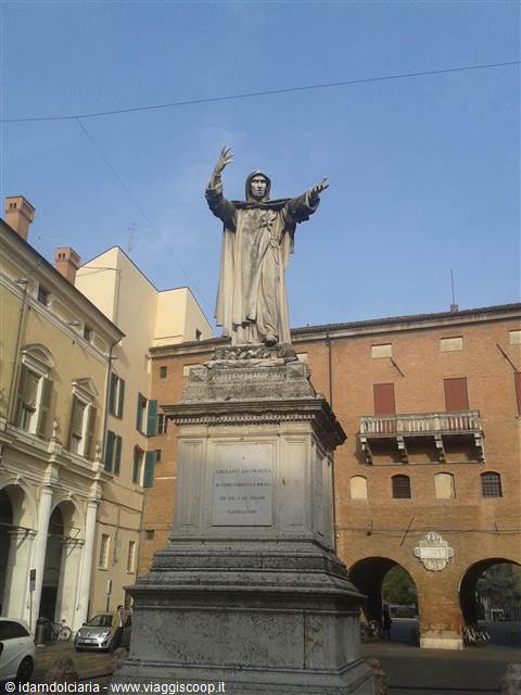 FERRARA - Monumento a Savonarola