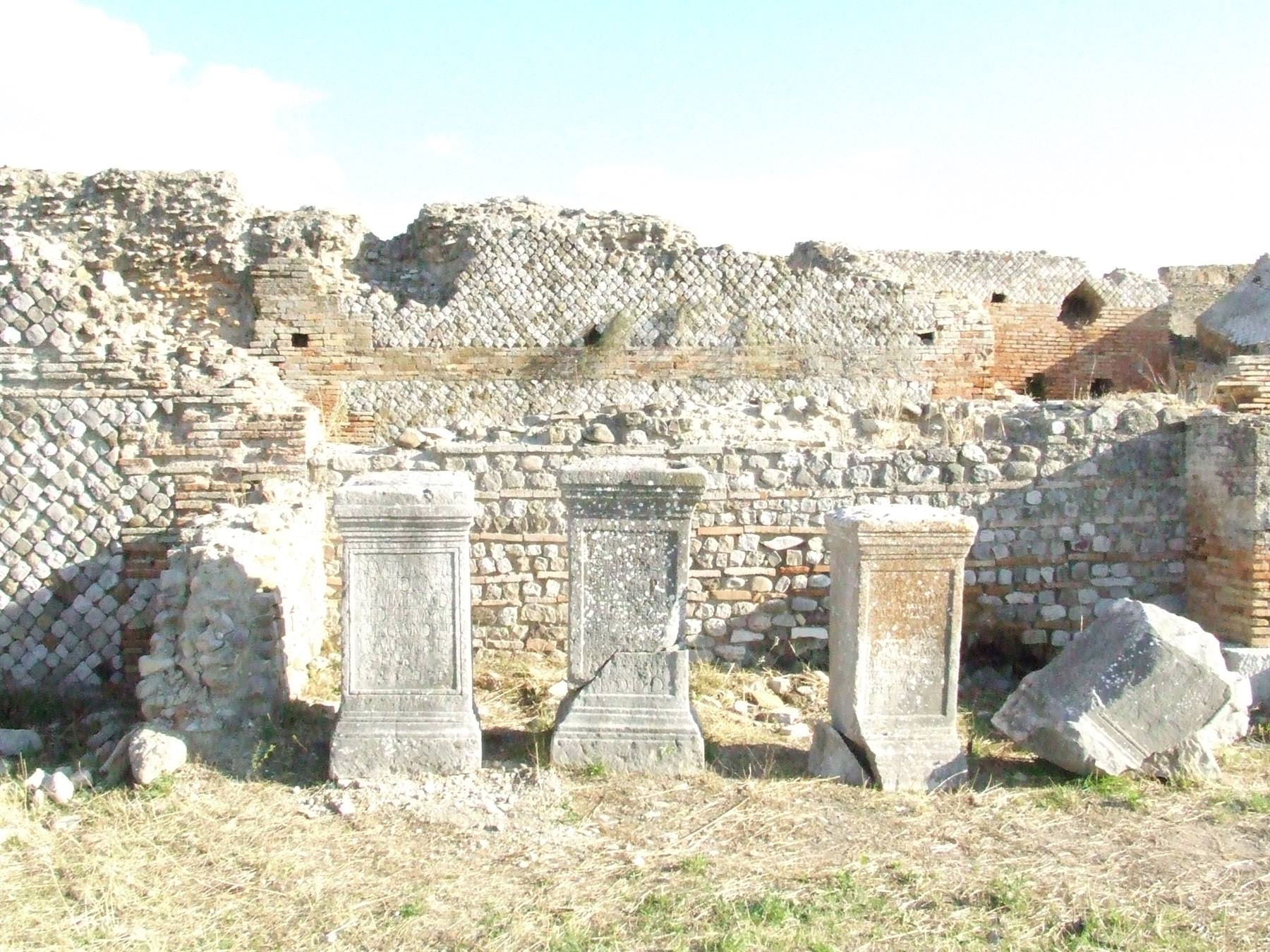 HERDONIA - Stele Romane