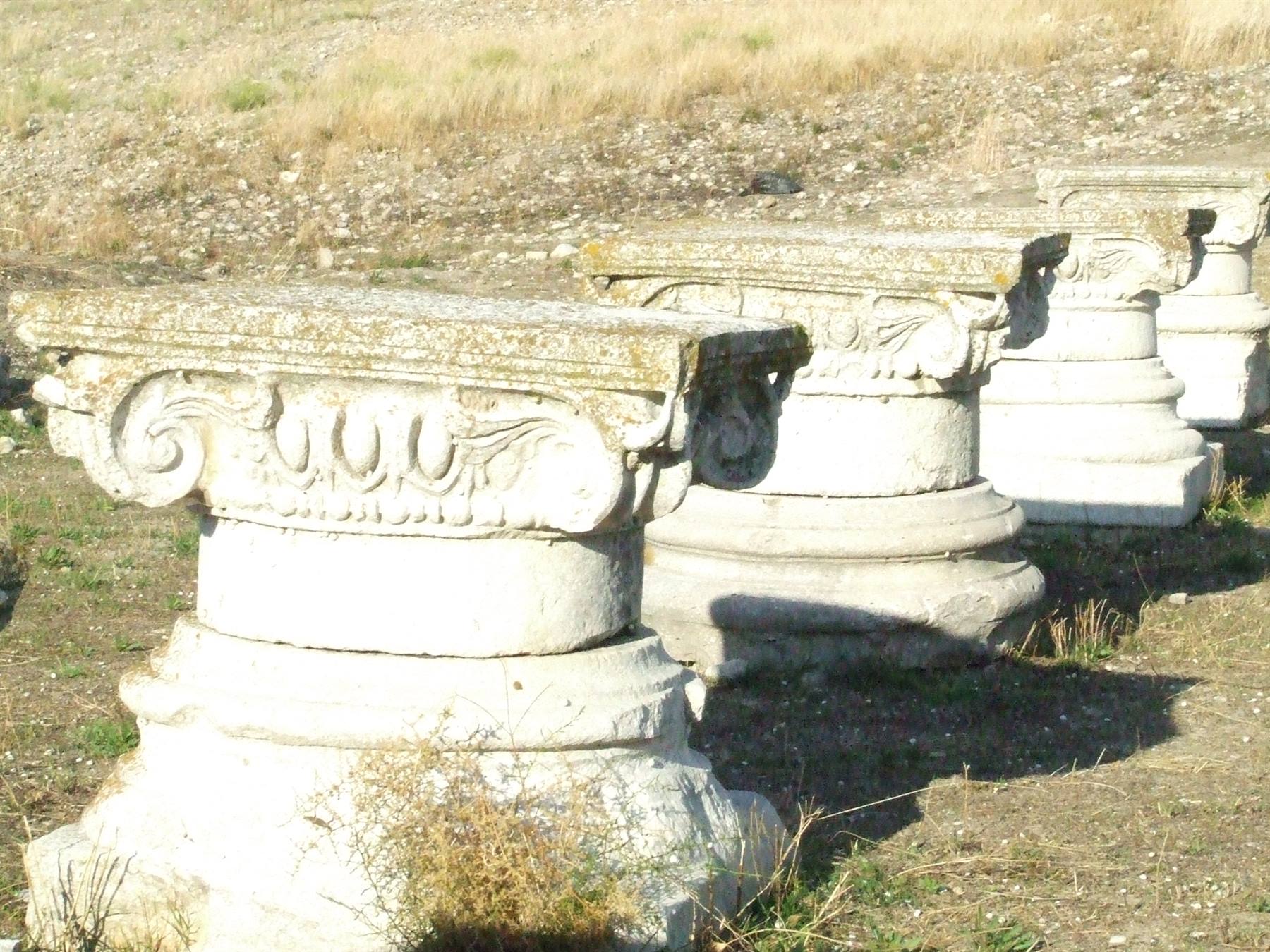 HERDONIA - Capitelli Ionico-corinzi
