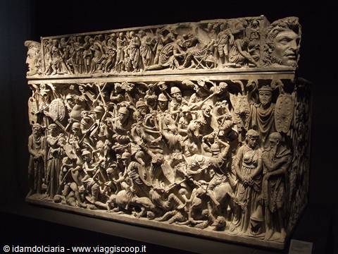 Roma -Museo Nazionale : l'elaborato sarcofago di Portonaccio