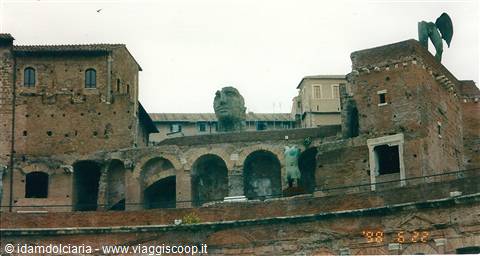 ROMA - Statue bronzee ai Mercati Traianei