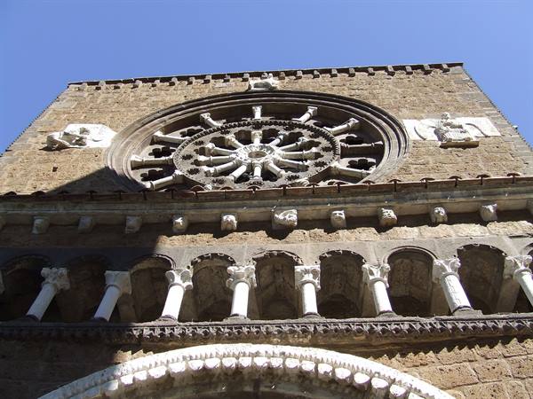 TUSCANIA (VT) - Facciata