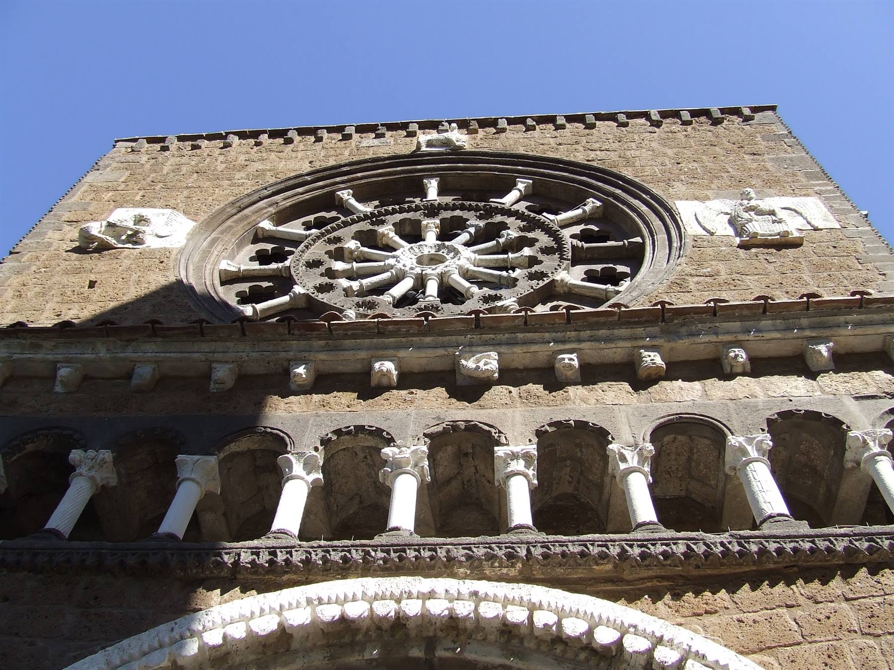 TUSCANIA (VT) - Facciata