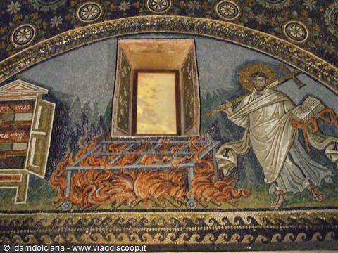 RAVENNA - Mausoleo di Galla Placidia : particolare dell'interno
