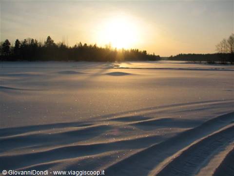 Al tramonto la neve si tinge di rosa