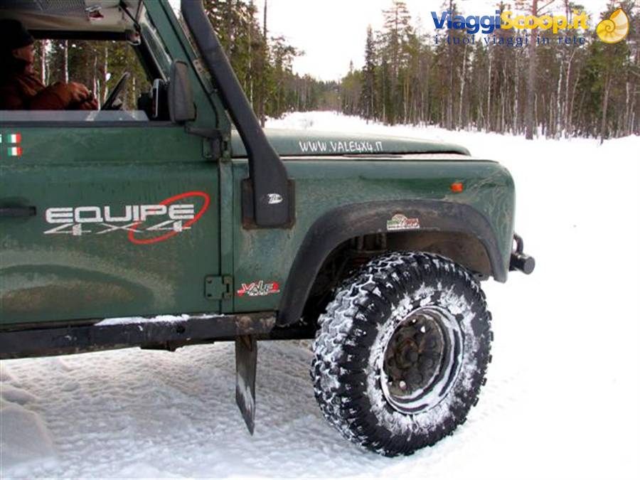 il Defender 110 morde la neve