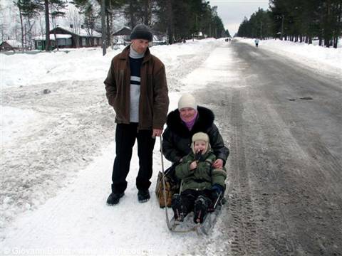 Il passeggio domenicale di una famigliola russa