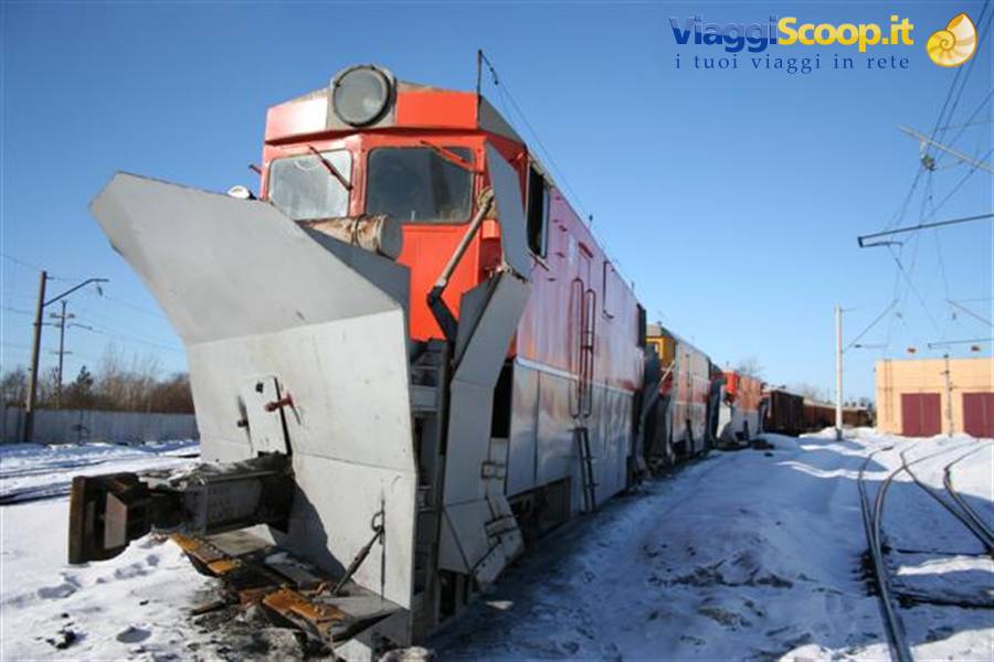 ed un moderno treno spazzaneve