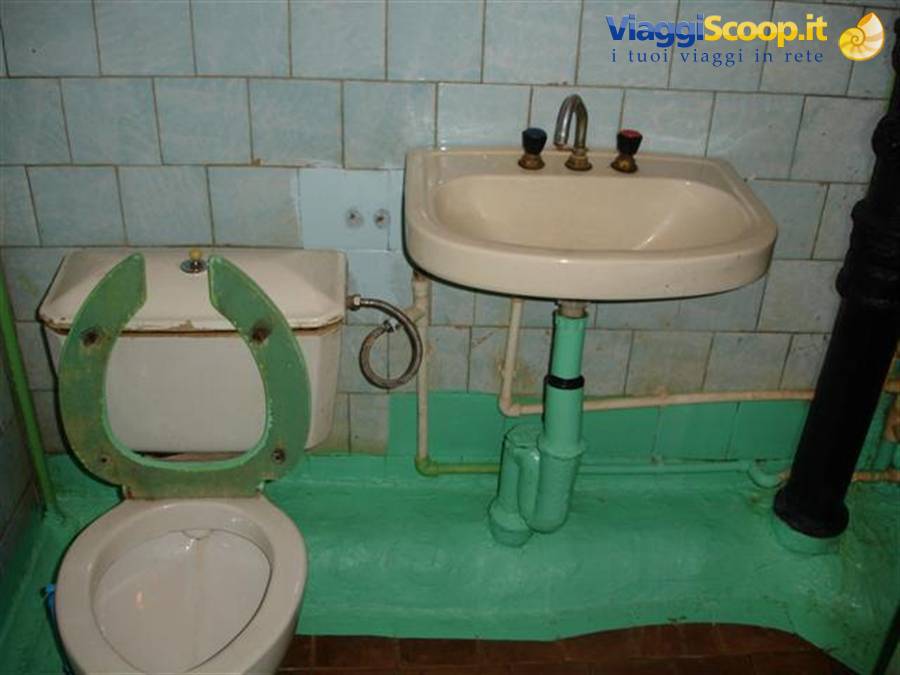ma il bagno è in queste condizioni